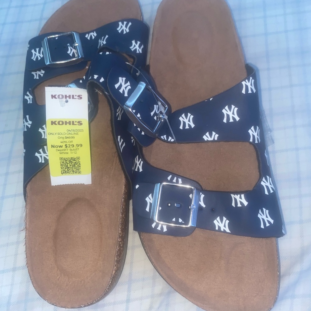 NEW YORK YANKEES MLB WOMENS TEAM LOGO DOUBLE BUCKLE SANDAL - Picture 2 of 2